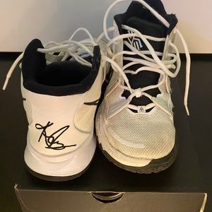 COPY - Kyrie TB 7 white